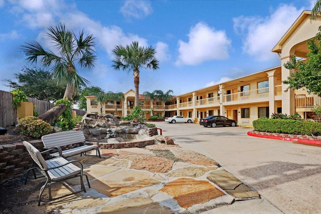 Hotel Super 8 By Wyndham Houston Hobby Airport South Exterior foto
