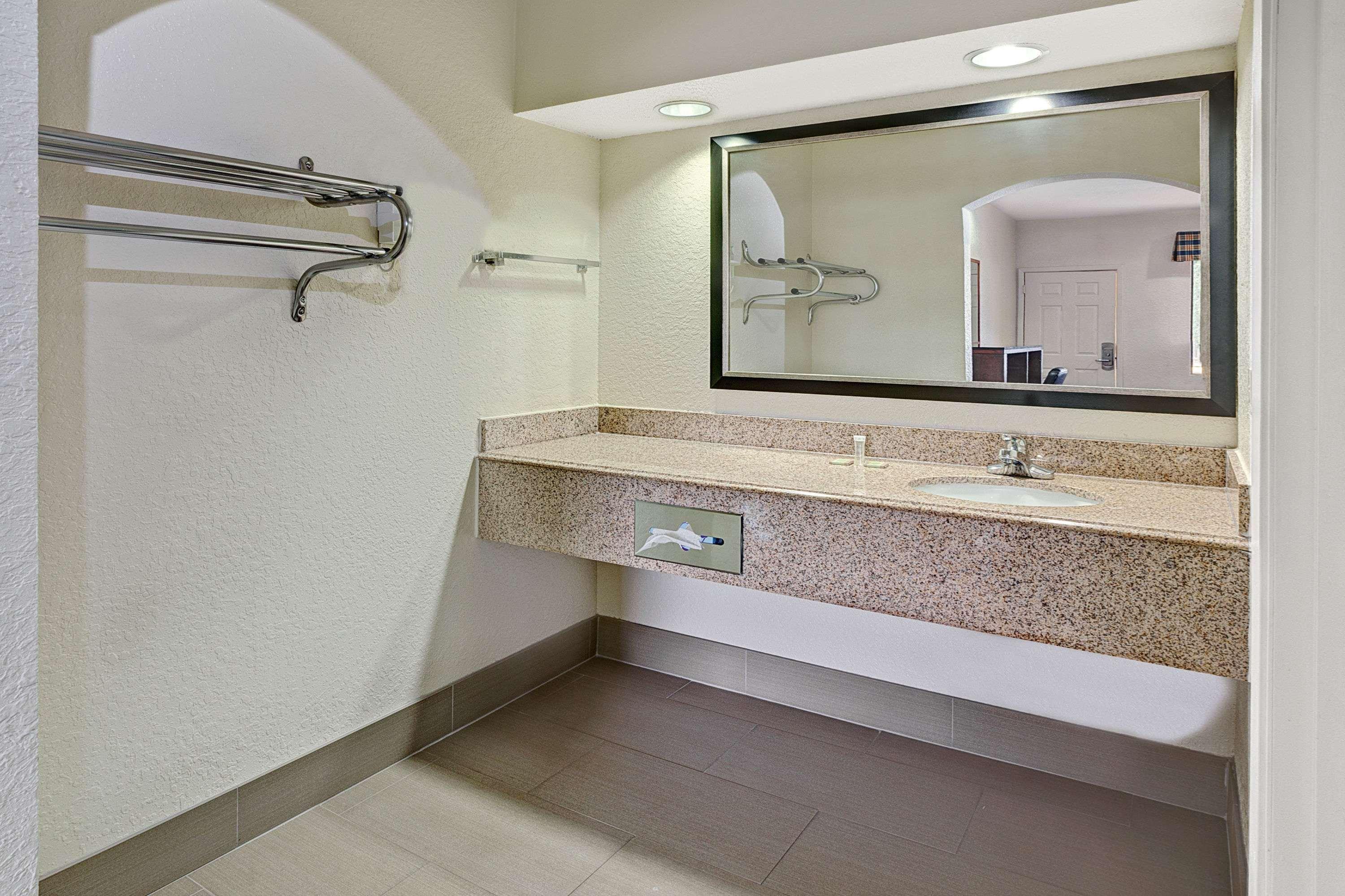 Hotel Super 8 By Wyndham Houston Hobby Airport South Exterior foto